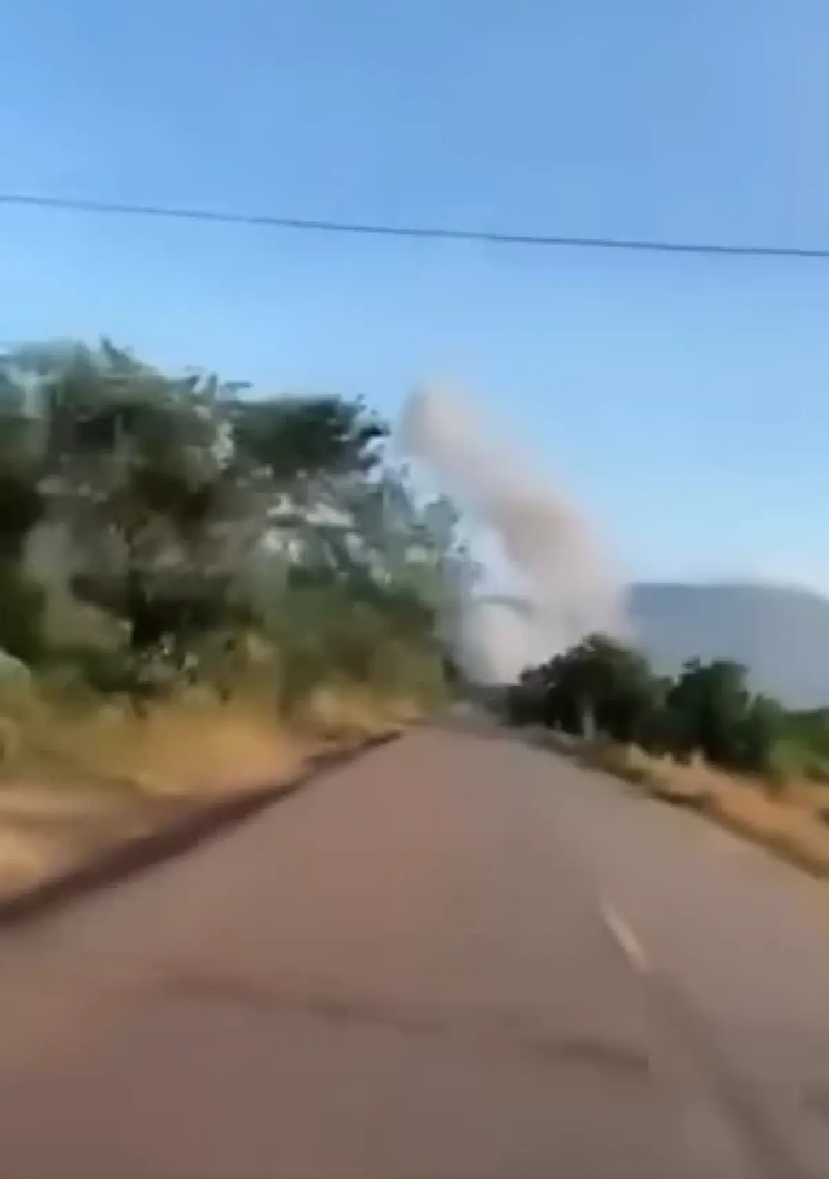 เปิดภาพ "ฮุนเซน" นั่งบัญชาการ พร้อมนายทหารอาวุโส ที่คฤหาสน์