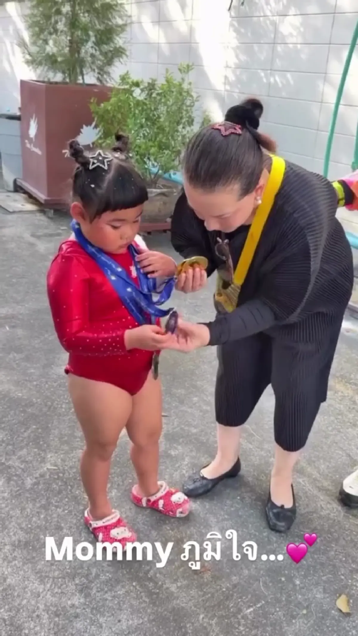 น้องแอลลี่ เก่งเกินวัย! คว้าเหรียญทำแม่หนูแหม่มล้าแต่ปลื้มสุดๆ