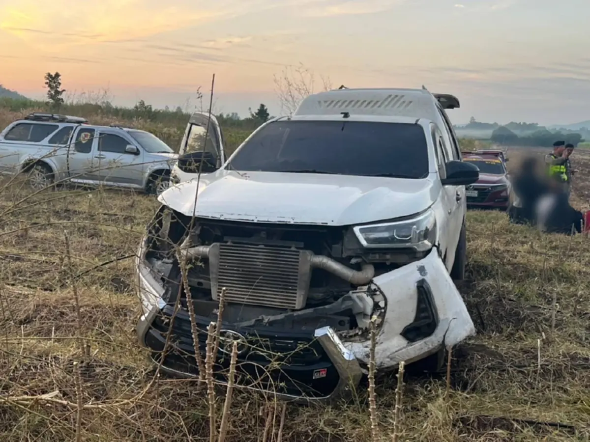 ไล่ล่าระทึก 40 กม. สกัดรถขนแรงงานต่างด้าว มุดไร่อ้อยหนี จับยกคัน