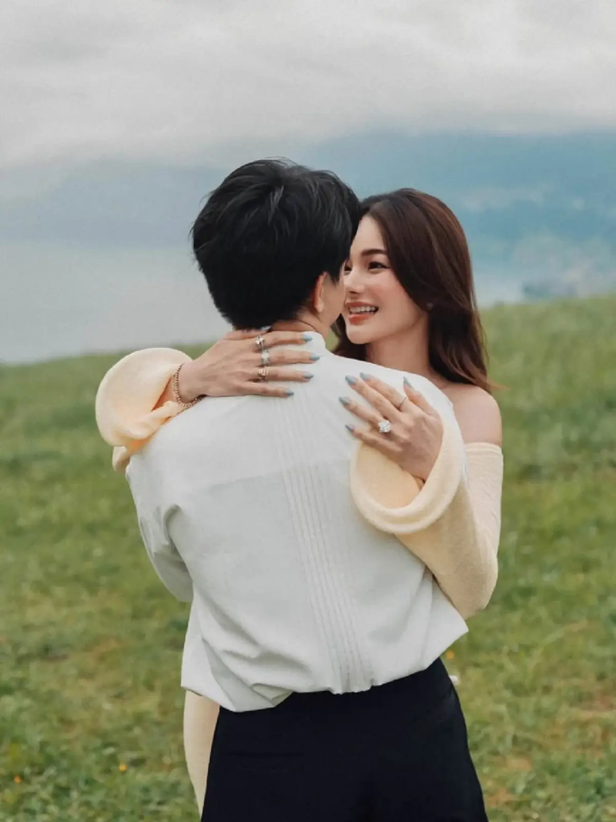 เผยโมเมนต์นาทีหูดับ หลังแฟนหนุ่มทำเซอร์ไพรส์ที่สวิตเซอร์แลนด์