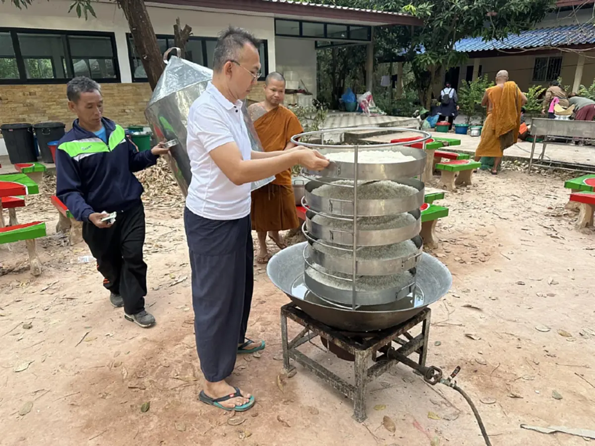 หลวงพ่อขอช่วย! ส่งเสบียงทหารแนวหน้า หวังเติมกำลังใจสู้ชายแดน