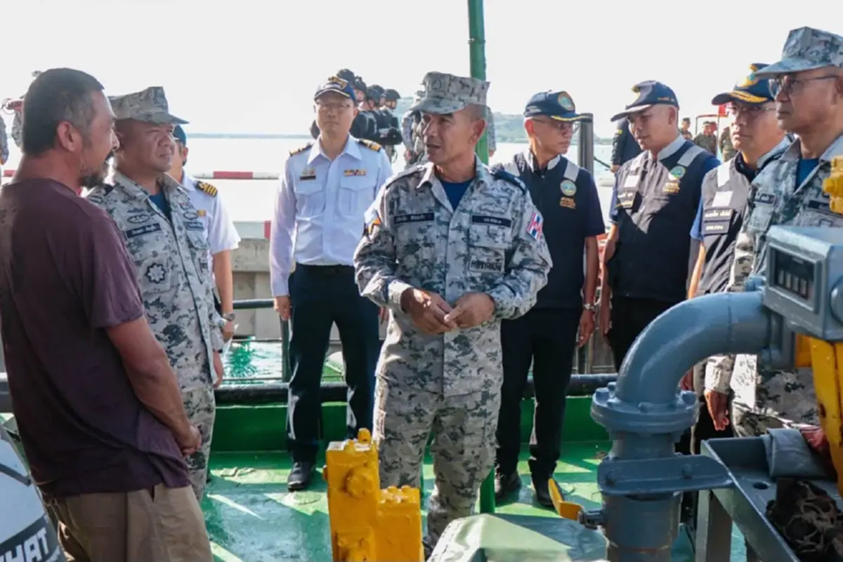 ทัพเรือสกัดเรือน้ำมันต้องสงสัย ส่อส่งยุทธปัจจัยไปเขมร