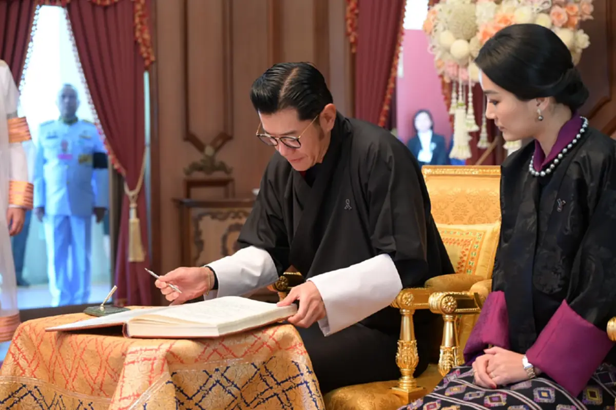 จุฬาฯ ทูลเกล้าฯ ถวายปริญญาดุษฎีบัณฑิตฯ แด่กษัตริย์–ราชินีภูฏาน