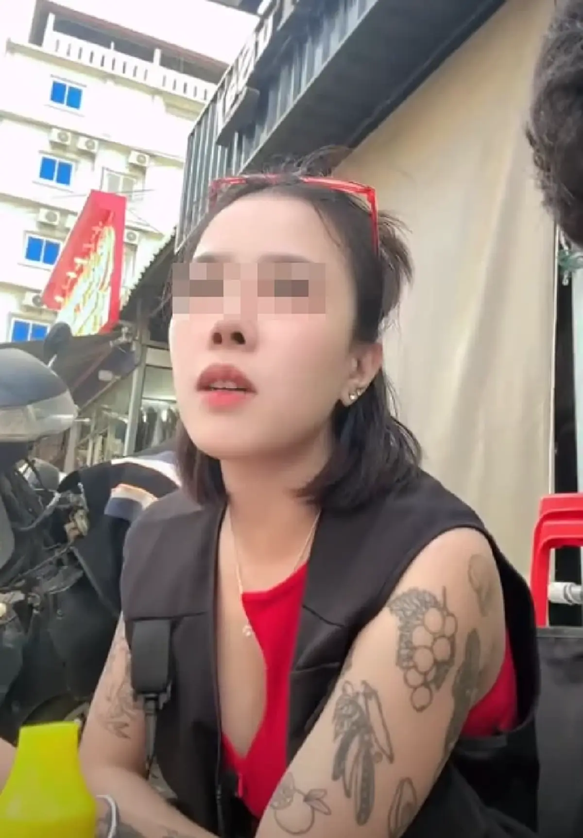 รู้จัก น้องมาเฟีย สาวไทยปากแซ่บในเขมร เพจดังแฉวีรกรรมไม่ธรรมดา