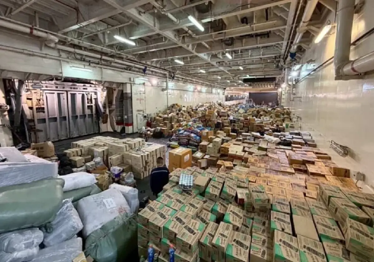 ฟื้นฟูหลังน้ำท่วม! เรือหลวงอ่างทองลำเลียงของ สนับสนุนเต็มกำลัง