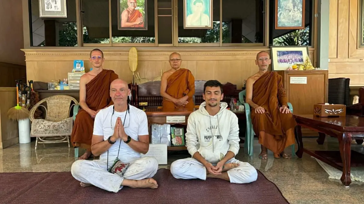 เปิดความจริง ดราม่าพระต่างชาติบิณฑบาตปากช่อง หลายคนเข้าใจผิด