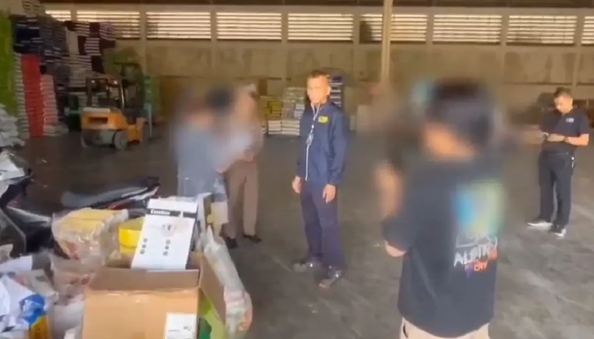 บุกทลายโรงงานลับ เจอเต็มๆ 12 ตัน ยึดของกลางกว่าครึ่งล้าน