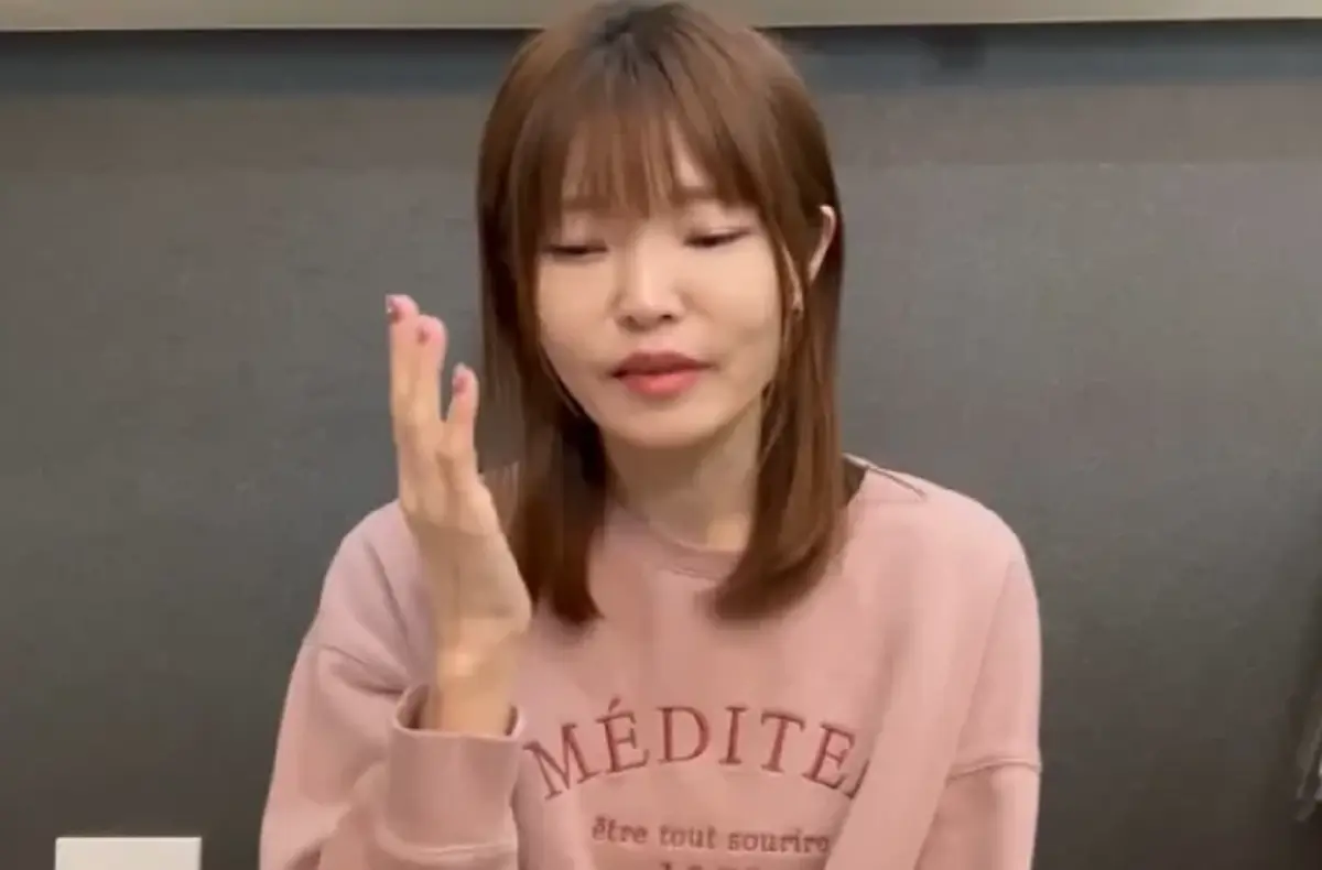 โป๊ะแตก ยูทูบเบอร์สาวโชว์กินชื่อดัง ถูกจับได้เคี้ยวแล้วคาย