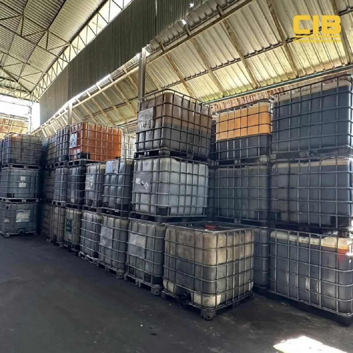 ขยายผลทลายแหล่งรีไซเคิลน้ำมันเครื่องเถื่อน ยึดกว่า 697,200 ลิตร