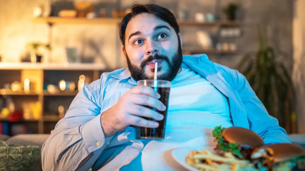 ไม่ใช่แค่อ้วน นักวิจัยเตือน อาหารขยะทำลายสมองเร็วกว่าที่คิด