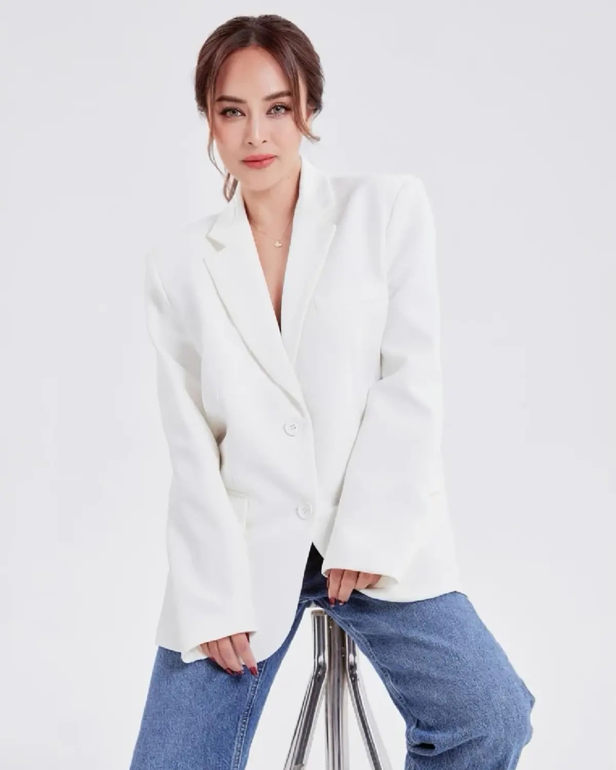 ตำรวจ ปอศ.บุกจับ นานา ไรบีนา หลังผู้เสียหายแจ้งความถูกโกงเงิน