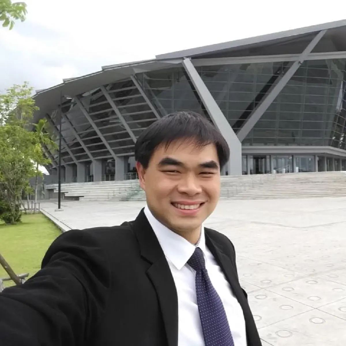 ก้มเล่นมือถือท่าไหน ทำกระดูกคอเสื่อมเร็ว เหมือนแบกข้าวสาร 27 กก.