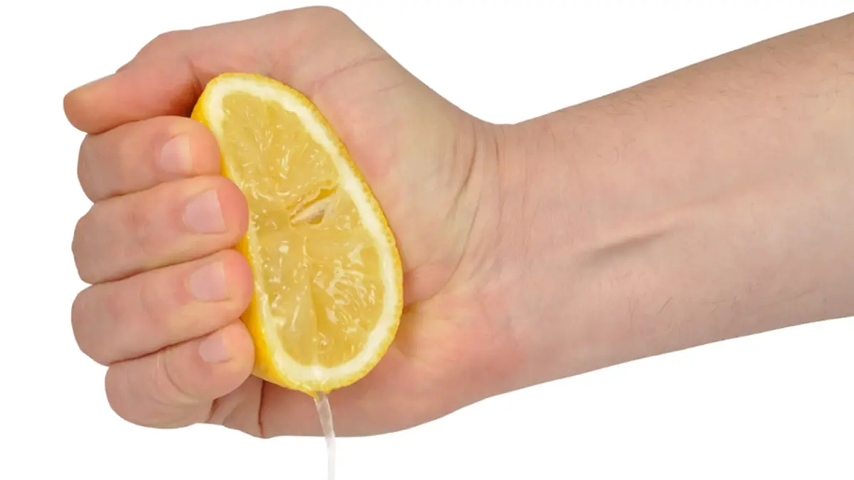 บ้านไหนน้ำกระด้างต้องรู้! วิธีลบคราบขาวบนก๊อกน้ำใน 10 นาที