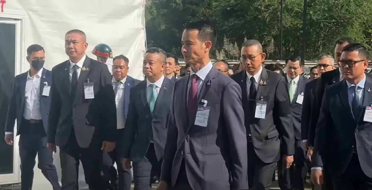 มาแล้ว เตีย เซ็ยฮา นำทีมชุดใหญ่ข้ามแดนประชุม GBC เจรจาหยุดยิง