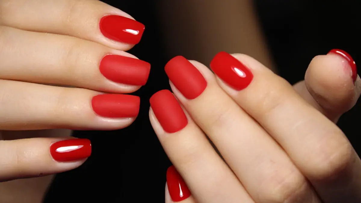 เล็บแดงเรียกแฟนจริงหรือ?  ทฤษฎีไวรัลสายมูที่สาวโสดกำลังฮิต