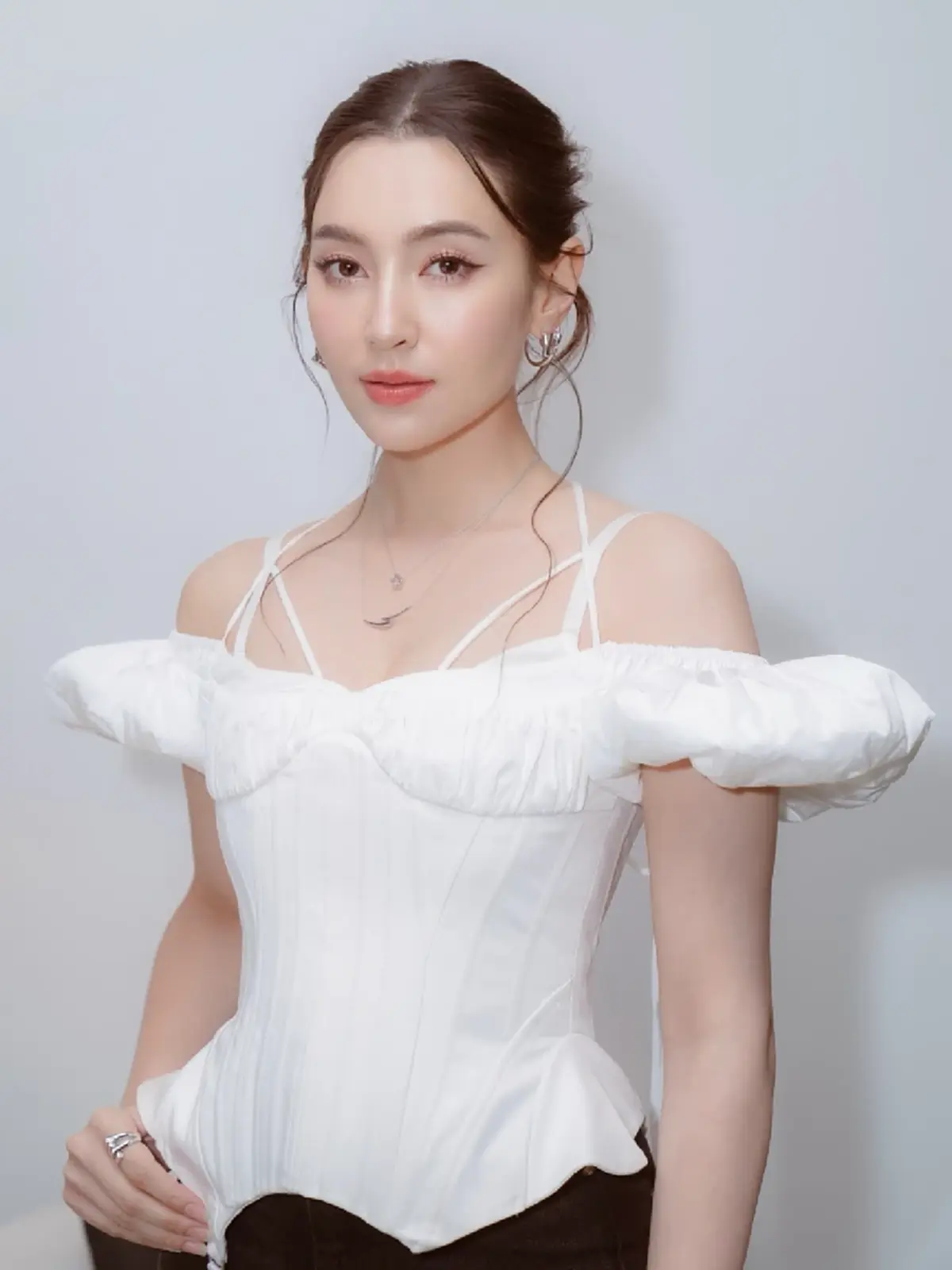 เบลล่า ตอบสถานะความสัมพันธ์ วิล ชวิณ หลังแฟนหนุ่มโพสต์เพลงเศร้า