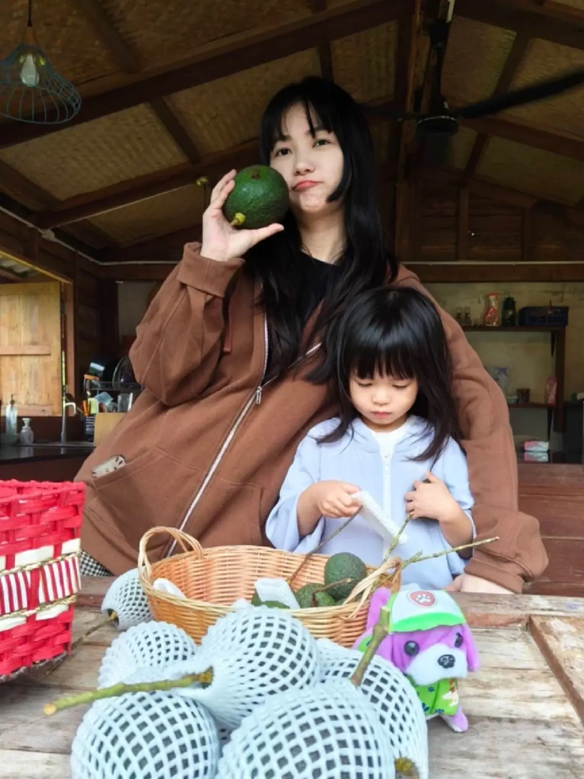 “เวียร์ ศุกลวัฒน์” อวดผลผลิตบ้านสวน ปลูกผักผลไม้ลูกดก น่าทานสุดๆ