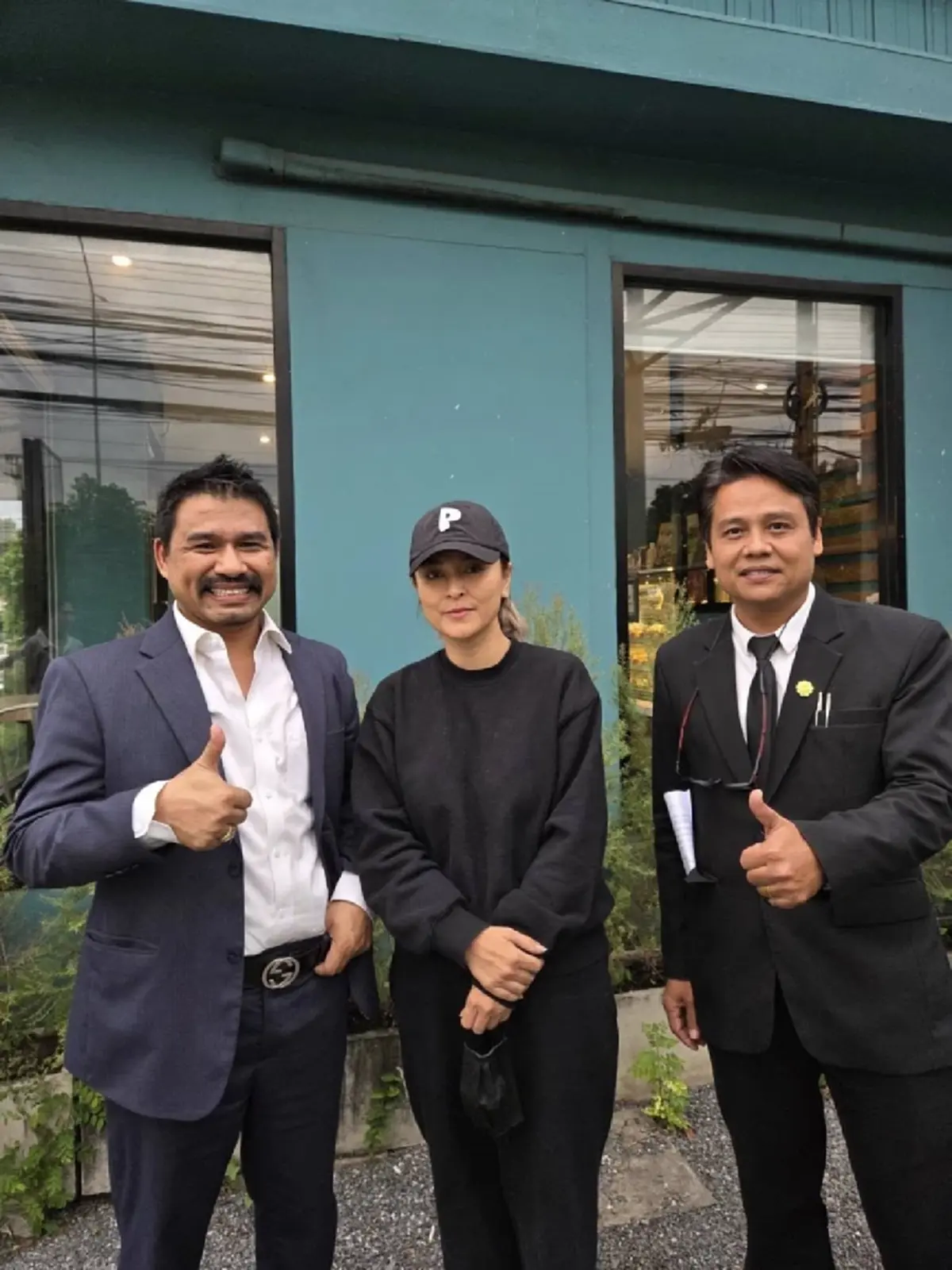 ทนายสายหยุด โพสต์ภาพคู่ นานา ไรบีนา หลังศาลอนุญาตให้ประกันตัว