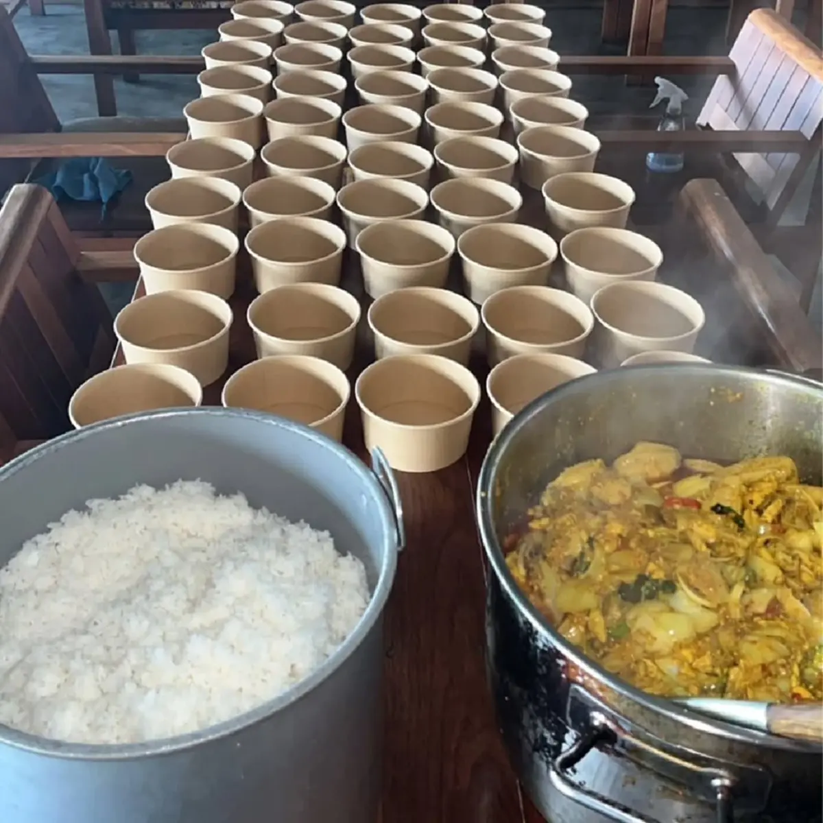 ผนึกกำลังทำข้าวกล่อง 2 พันชุด ช่วยบุคลากรแพทย์ และผู้ประสบภัย