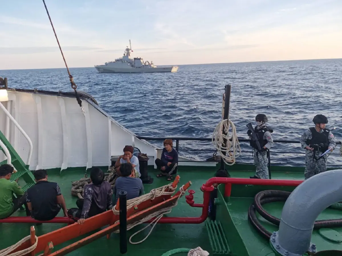 ทัพเรือสกัดเรือน้ำมันต้องสงสัย ส่อส่งยุทธปัจจัยไปเขมร
