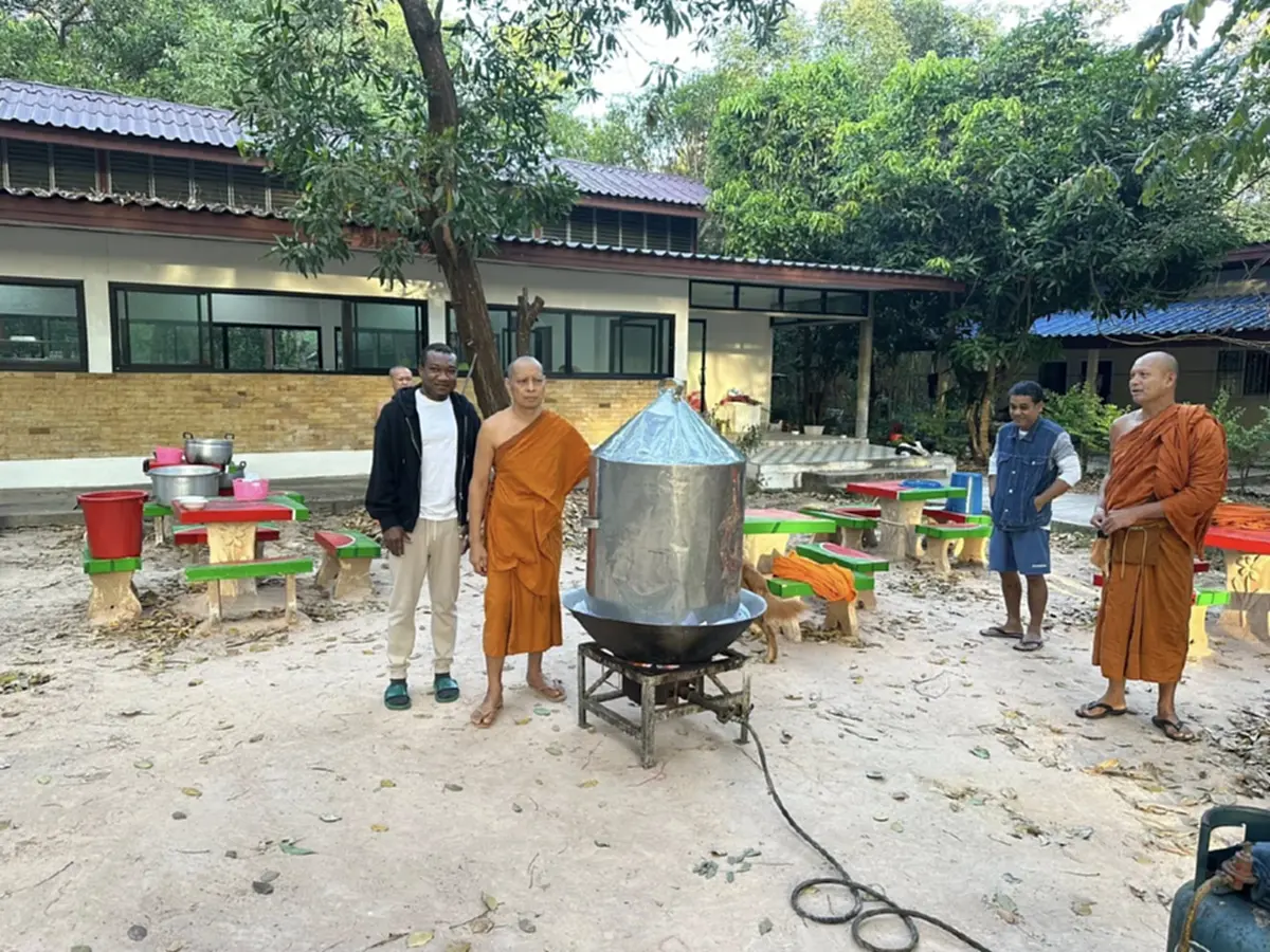 หลวงพ่อขอช่วย! ส่งเสบียงทหารแนวหน้า หวังเติมกำลังใจสู้ชายแดน