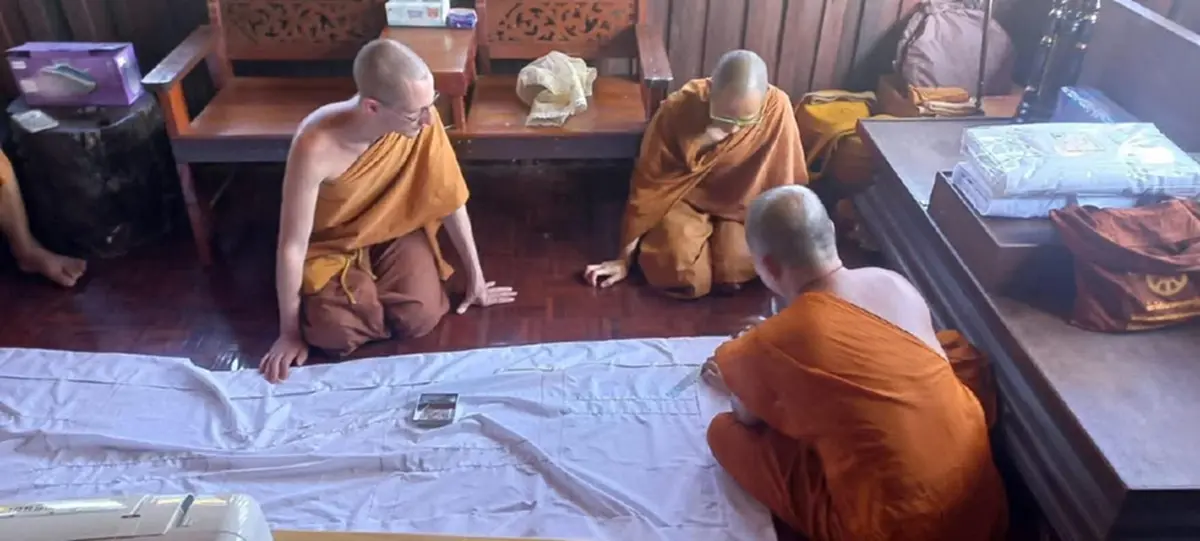 เปิดความจริง ดราม่าพระต่างชาติบิณฑบาตปากช่อง หลายคนเข้าใจผิด