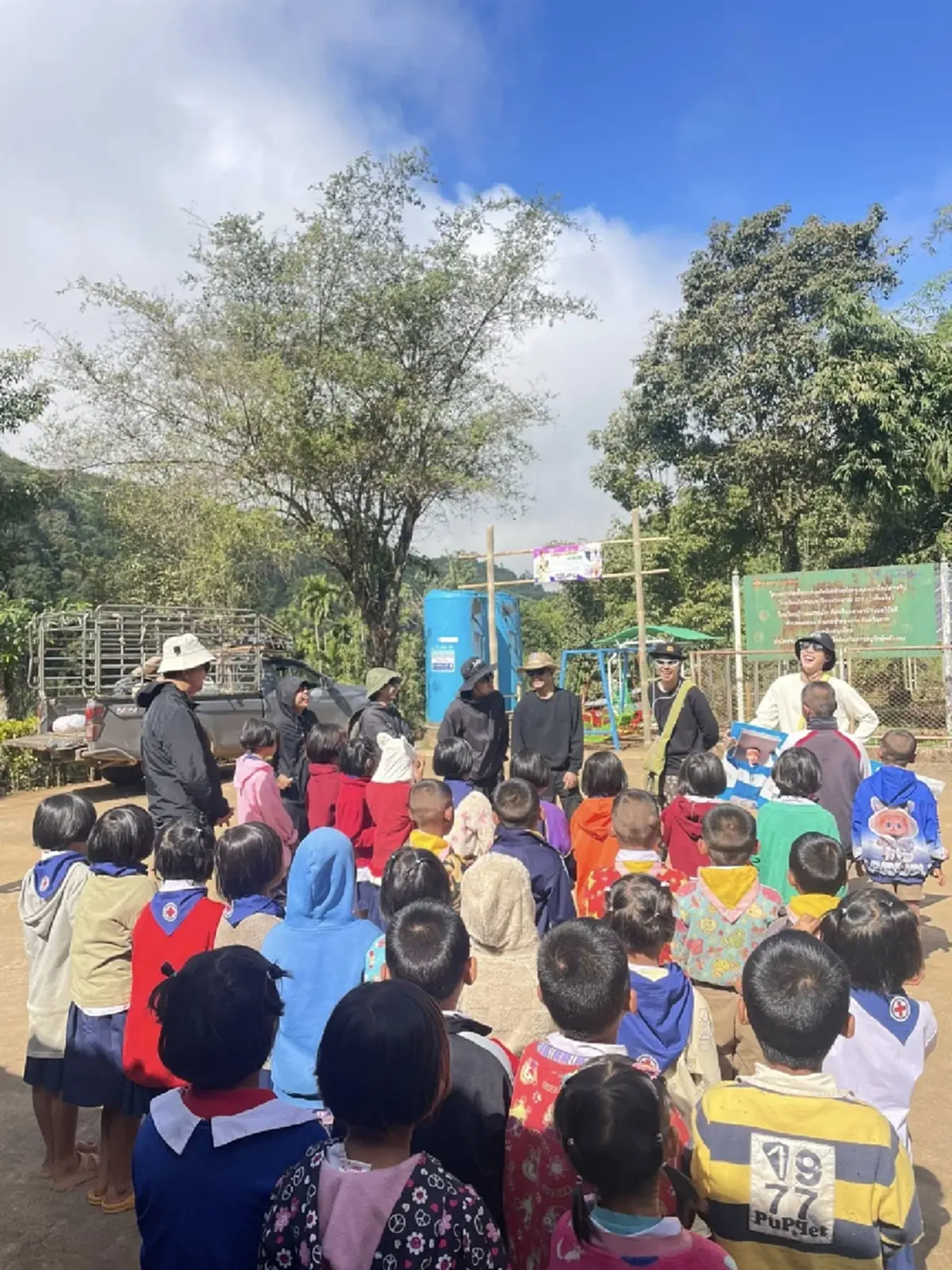 นุ๊ก-ปาย ลงพื้นที่ “ปันสุขเพื่อน้อง” สร้างรอยยิ้มให้น้องๆ  