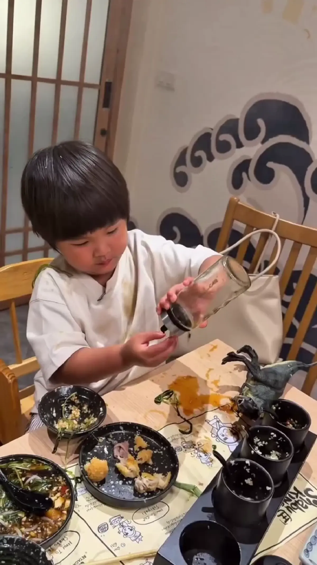 “น้ำชา ชีรณัฐ” เคลียร์ดราม่า ลูกเล่นซอสเละเทะกลางร้านอาหาร