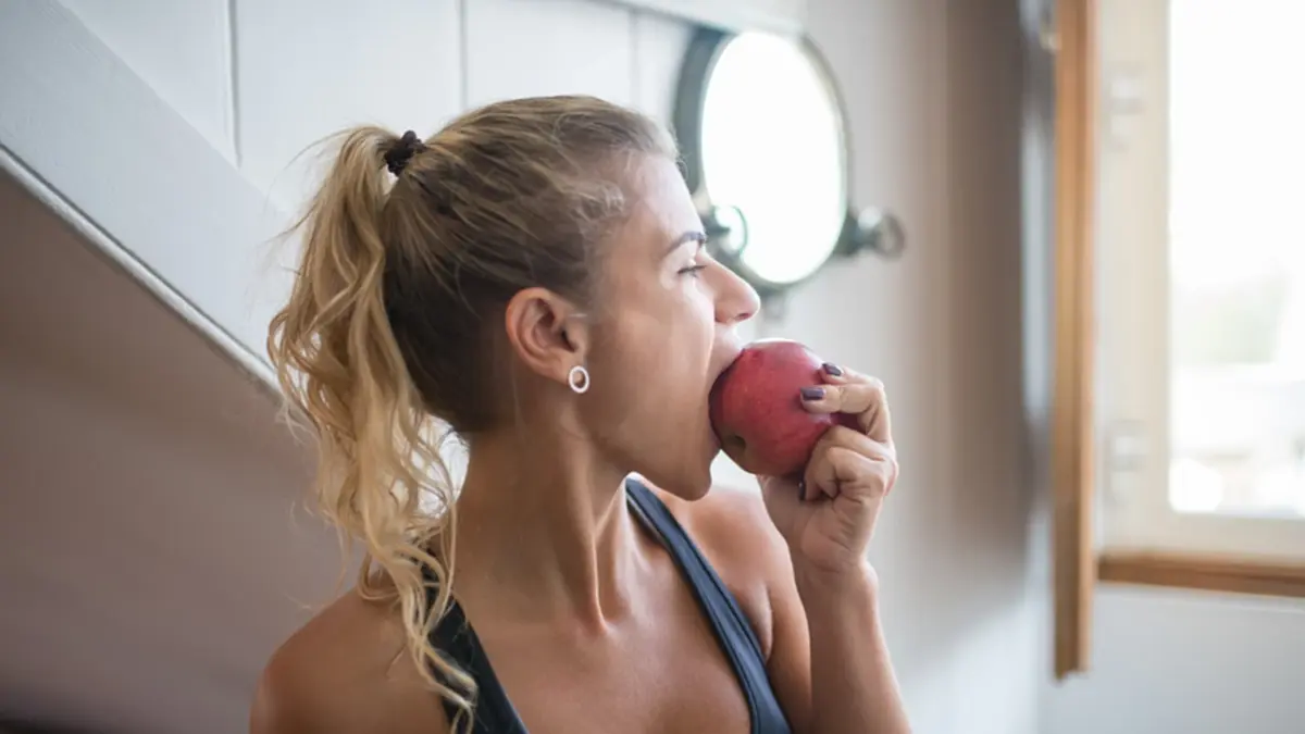 กินผลไม้ก่อนหรือหลังอาหาร? 5 ข้อเท็จจริงที่คุณควรรู้