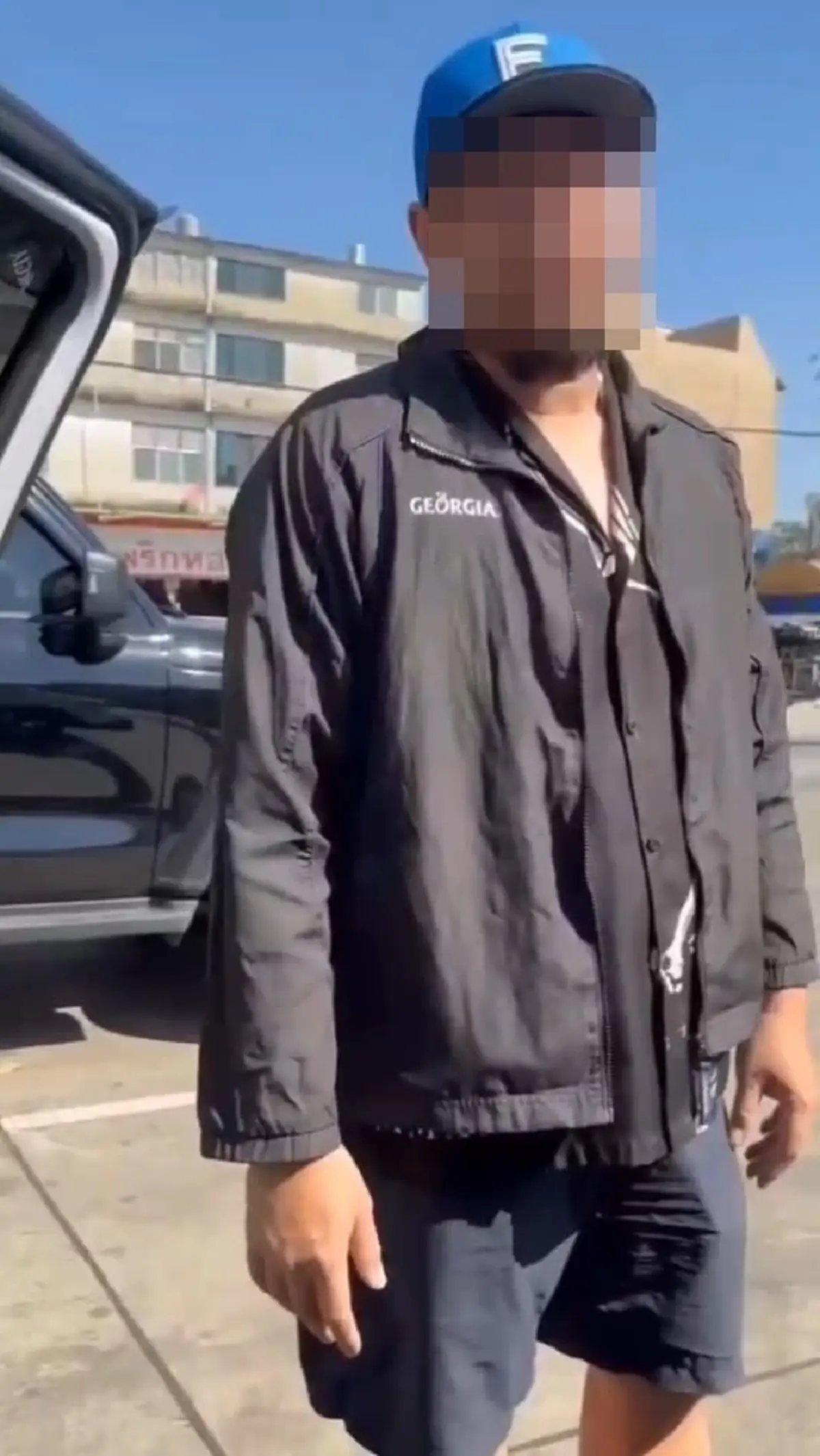 หนุ่มแจ้งความ เจอ นักร้องดัง ทำร้ายร่างกาย หน้าร้านสะดวกซื้อ 