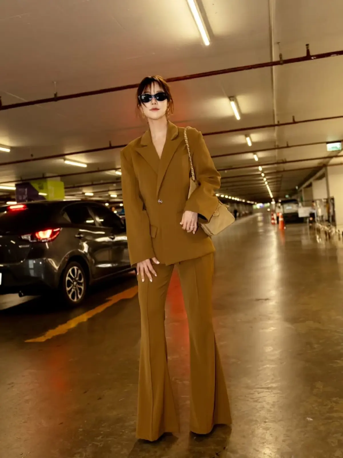 จำแทบไม่ได้! “ก้อย รัชวิน” ฟาดลุคสูทน้ำตาล เท่สไตล์นางเอกเกาหลี