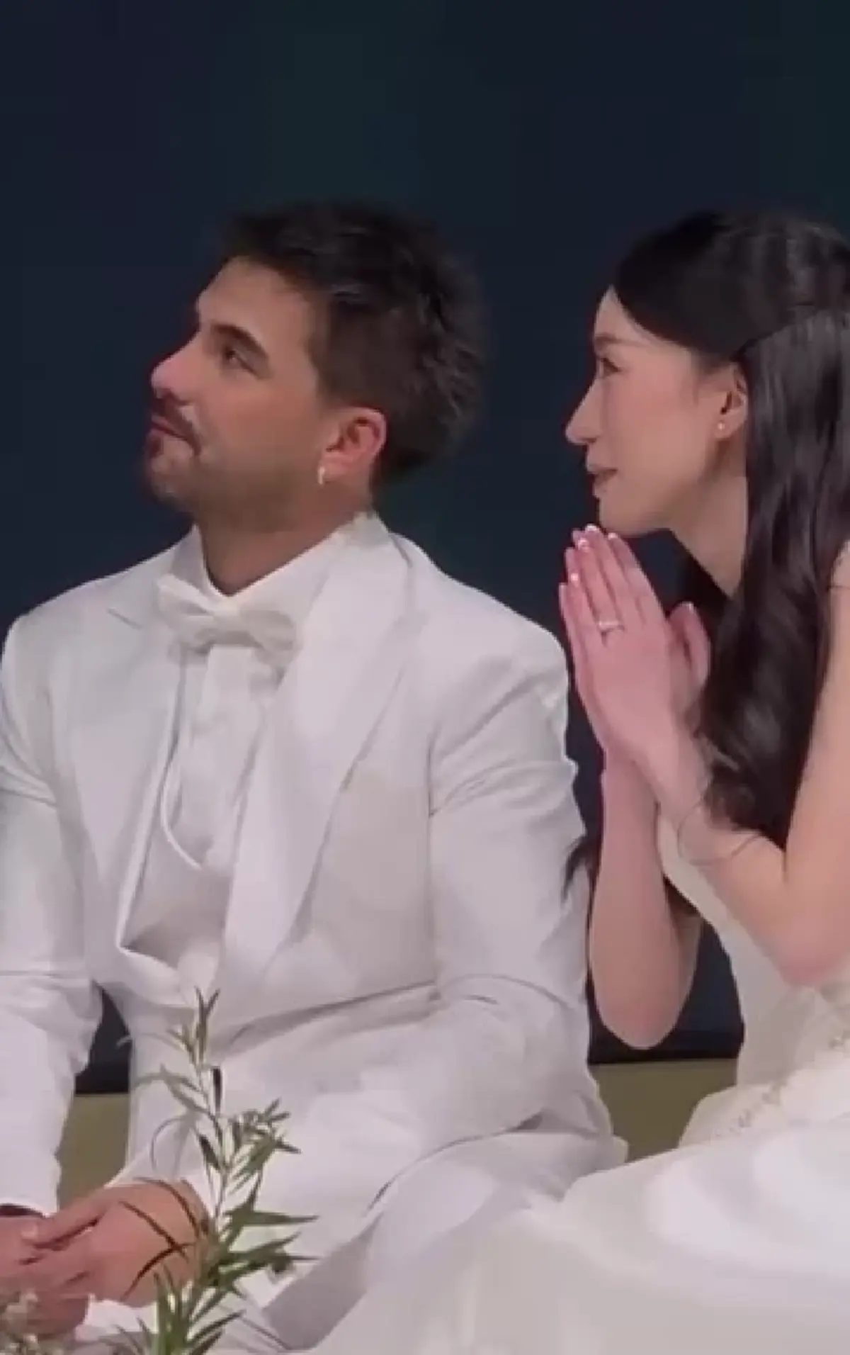  “แอนดรูว์ กรเศก” น้ำตาคลอ เข้าพิธีวิวาห์เรียบง่ายกับแฟนสาว