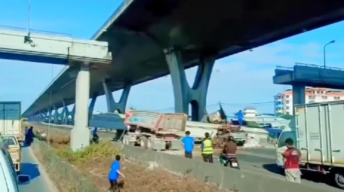รู้แล้วสาเหตุ สะพานลอยขาด ทับรถบรรทุก - กระบะ บาดเจ็บ 3 ราย