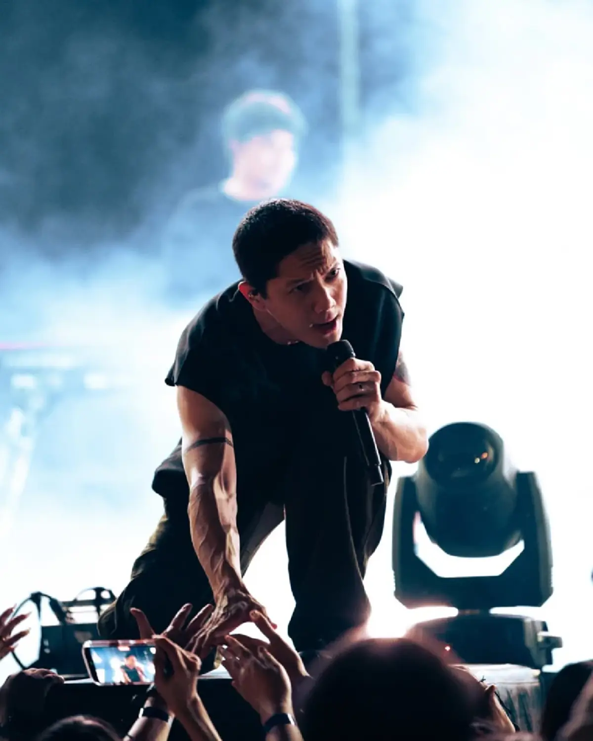 แฟนคลับให้ของขวัญ “ปั๊บ โปเตโต้” บนเวที เป็นของใหญ่ถูกใจคุณพ่อ