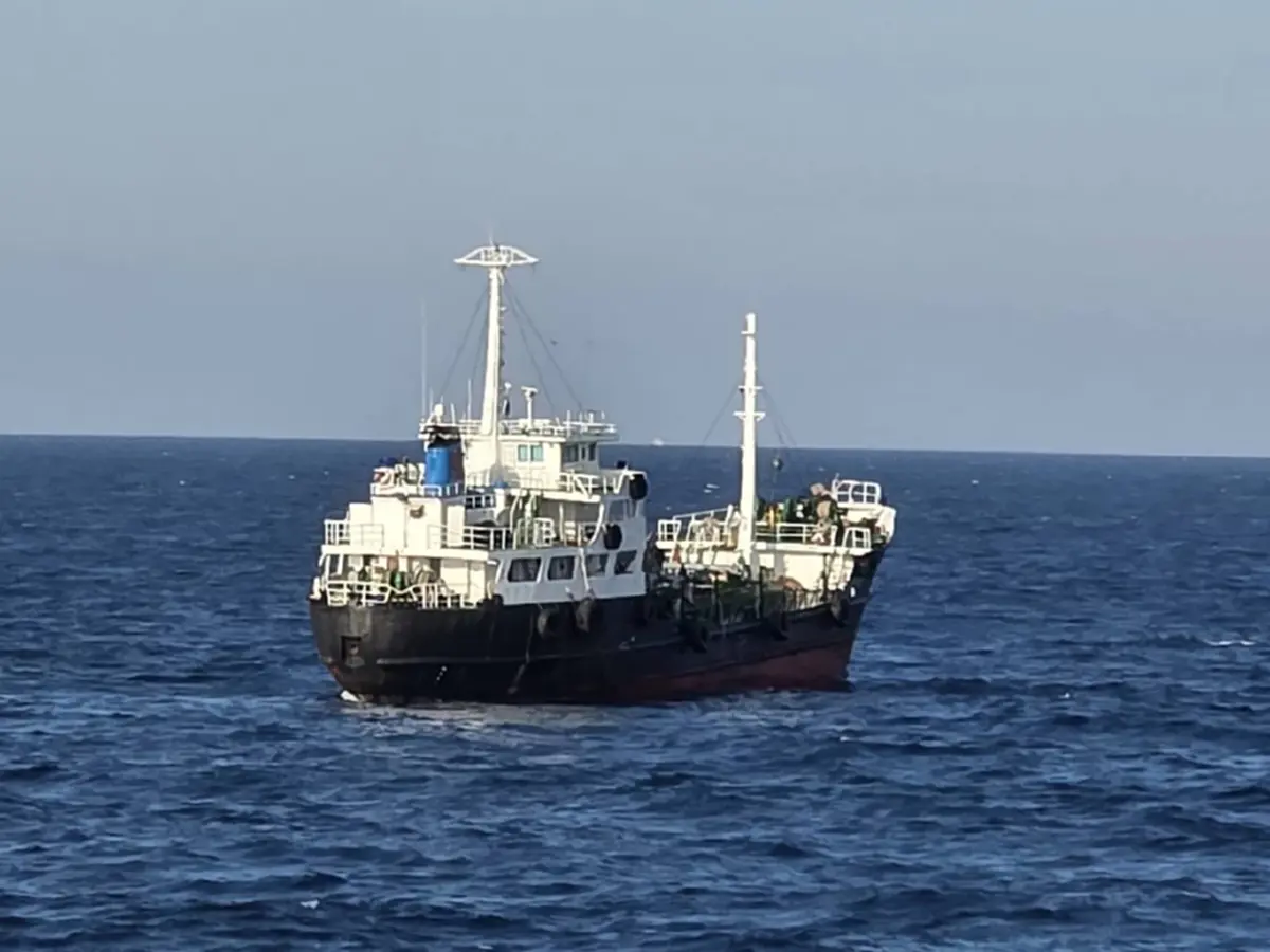 ทัพเรือสกัดเรือน้ำมันต้องสงสัย ส่อส่งยุทธปัจจัยไปเขมร