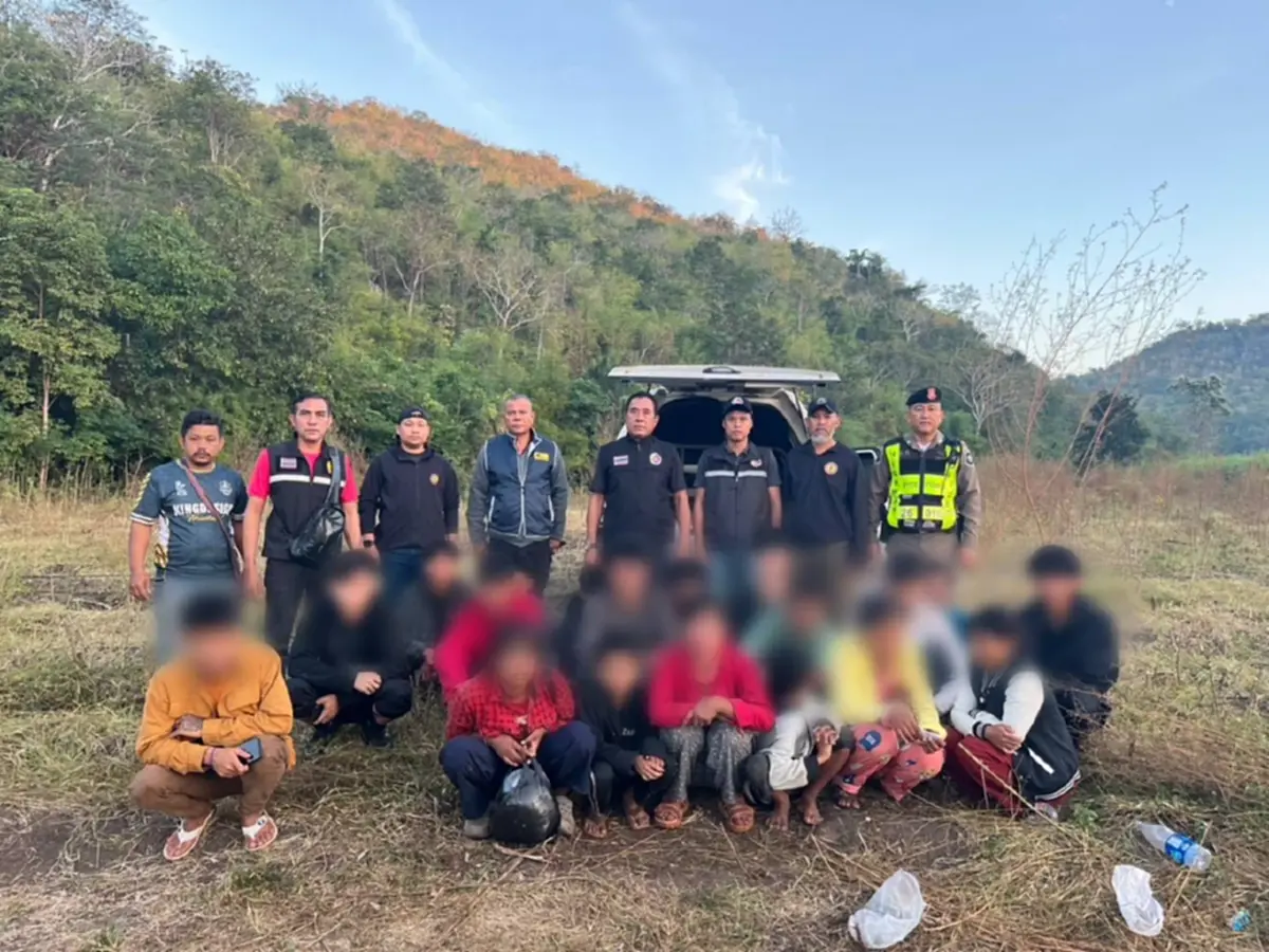 ไล่ล่าระทึก 40 กม. สกัดรถขนแรงงานต่างด้าว มุดไร่อ้อยหนี จับยกคัน