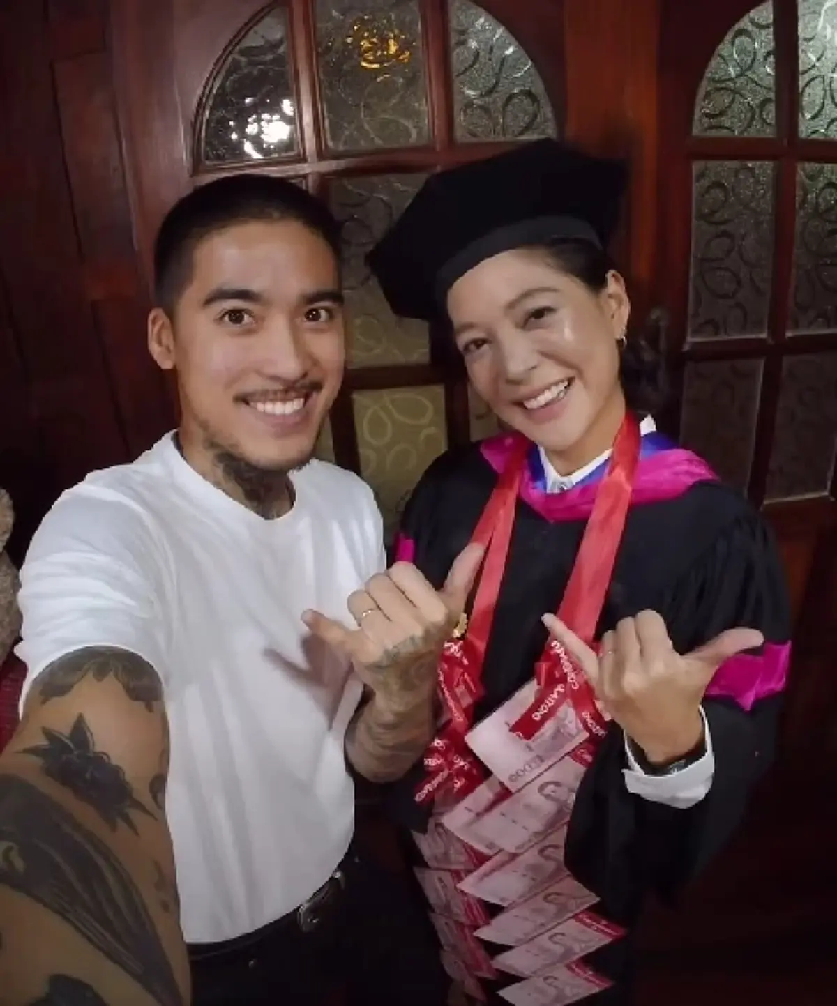 ปลื้มใจทั้งครอบครัว! “สายป่าน” เข้ารับมหาบัณฑิตนิเทศศาสตร์ 