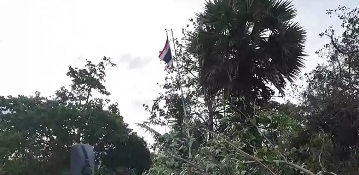 นาวิกโยธิน ปักธงชาติไทยยืนยันอธิปไตย ยึดคืนพื้นที่บ้านสามหลังสำเร็จ