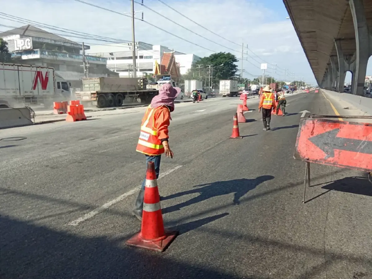 นาทีระทึก สะพานลอยถล่มทับรถ ถนนบางนา ตราด กม.34 สาเหตุชัดเจน