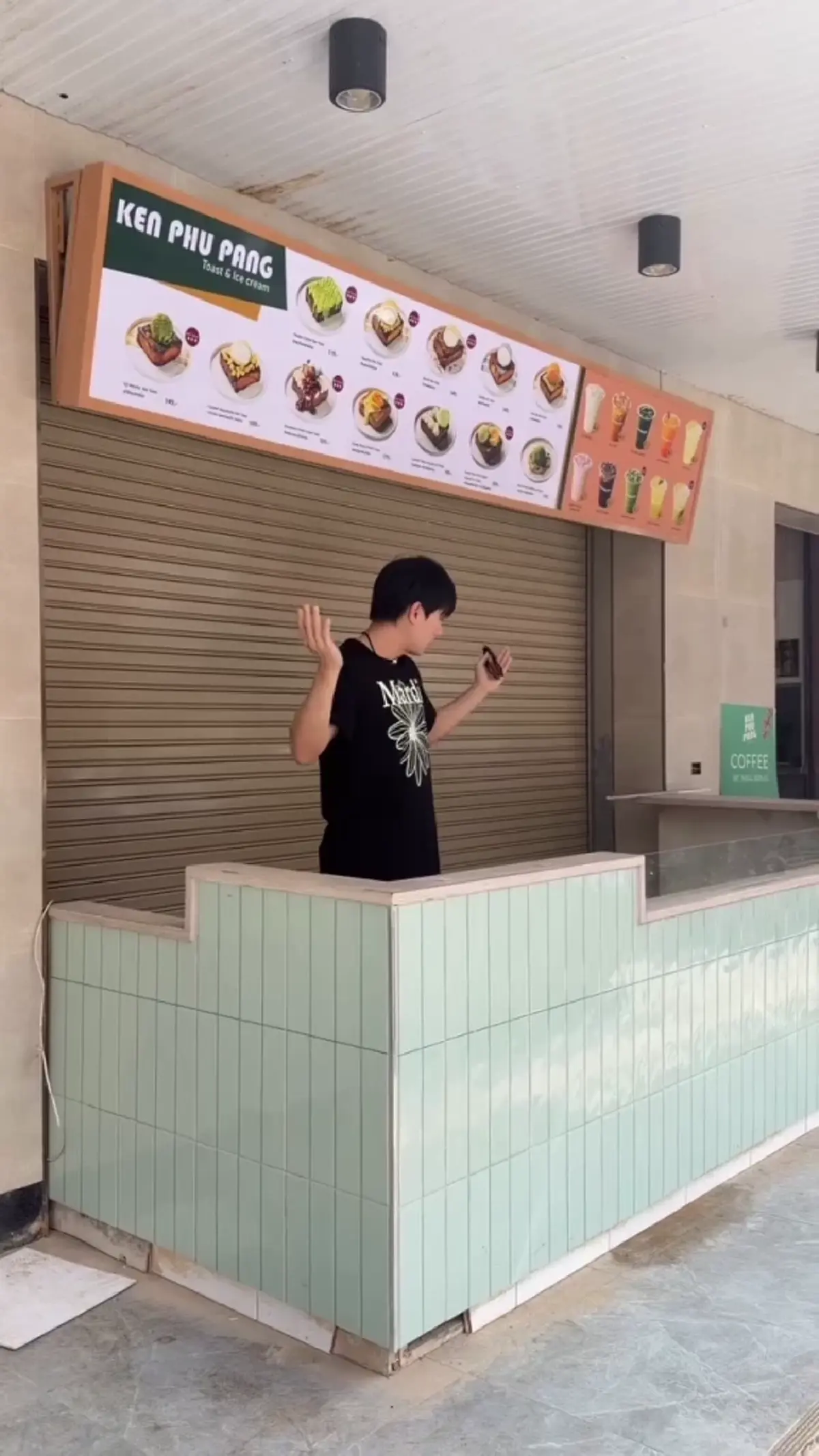 “เคน ภูภูมิ” เปิดสภาพร้านคาเฟ่หาดใหญ่ หลังน้ำท่วมเสียหาย 100%