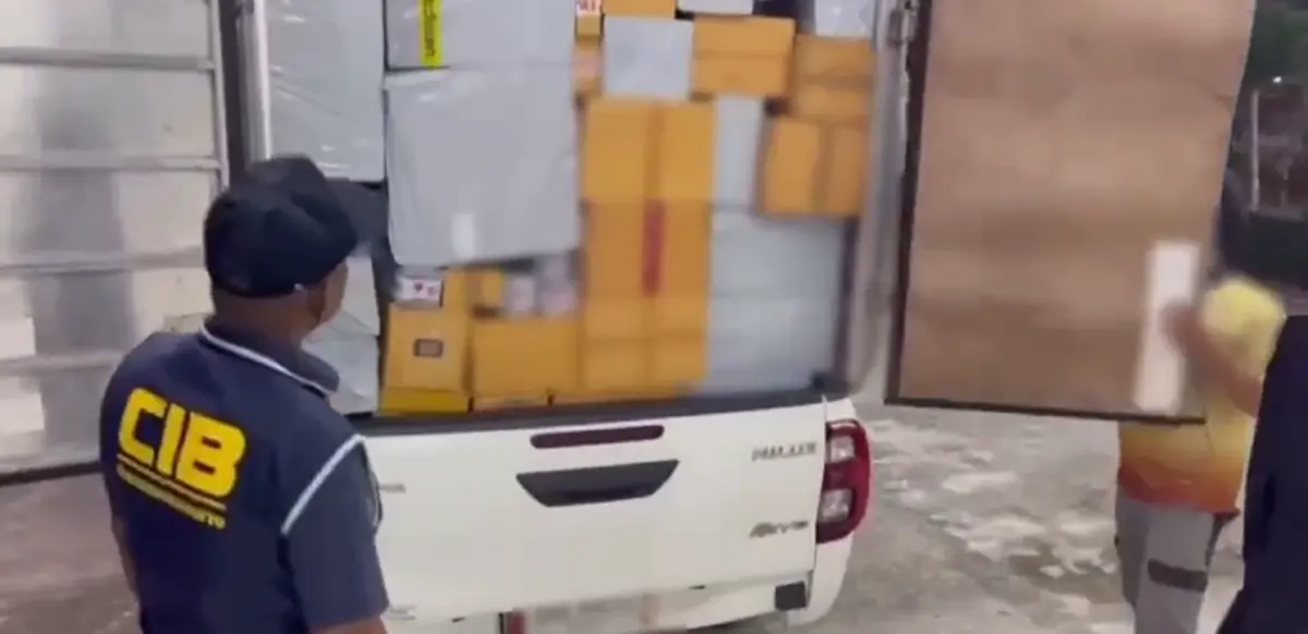 เปิดยี่ห้อ บุหรี่หลบหนีภาษี ยึดของกลางล็อตใหญ่ เตรียมส่งลูกค้า