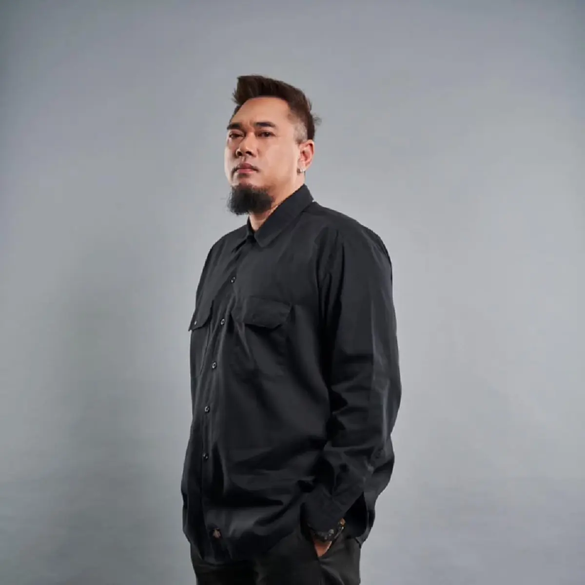 ต้นสังกัด นักร้องดัง จ่อเอาผิดโพสต์หมิ่นฯ บิดเบือนข้อเท็จจริง