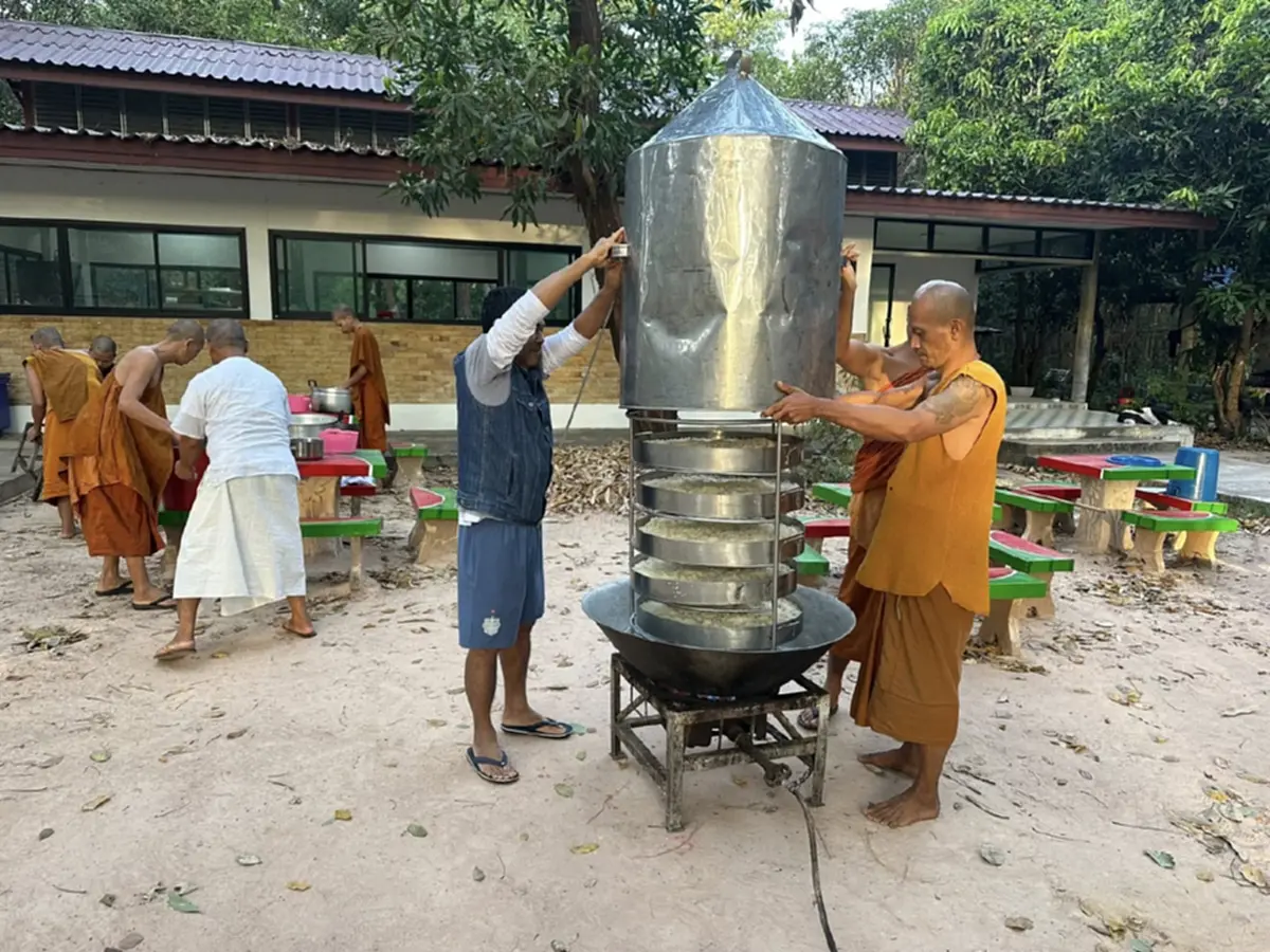 หลวงพ่อขอช่วย! ส่งเสบียงทหารแนวหน้า หวังเติมกำลังใจสู้ชายแดน