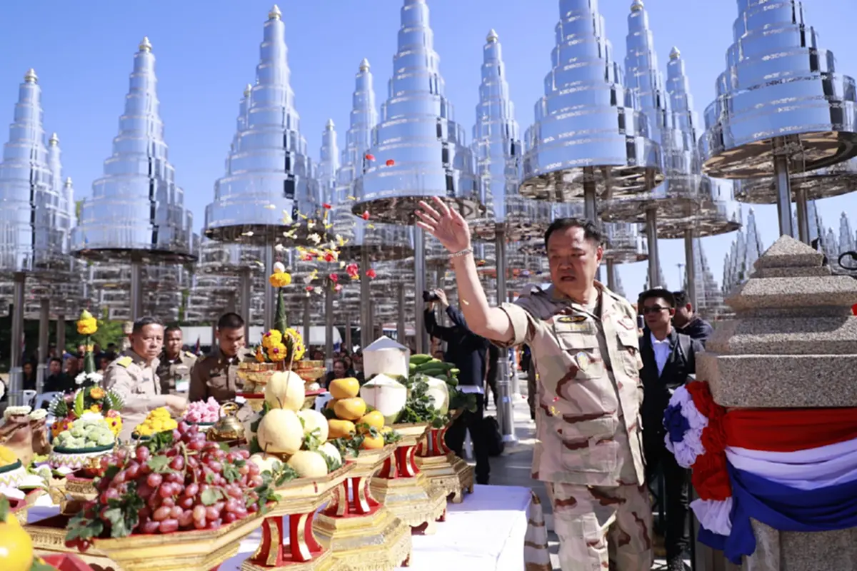 สะดุดตา "อนุทิน" ปิดทองฐานฉัตร ตรงเบอร์ปาร์ตี้ลิสต์ ภูมิใจไทย