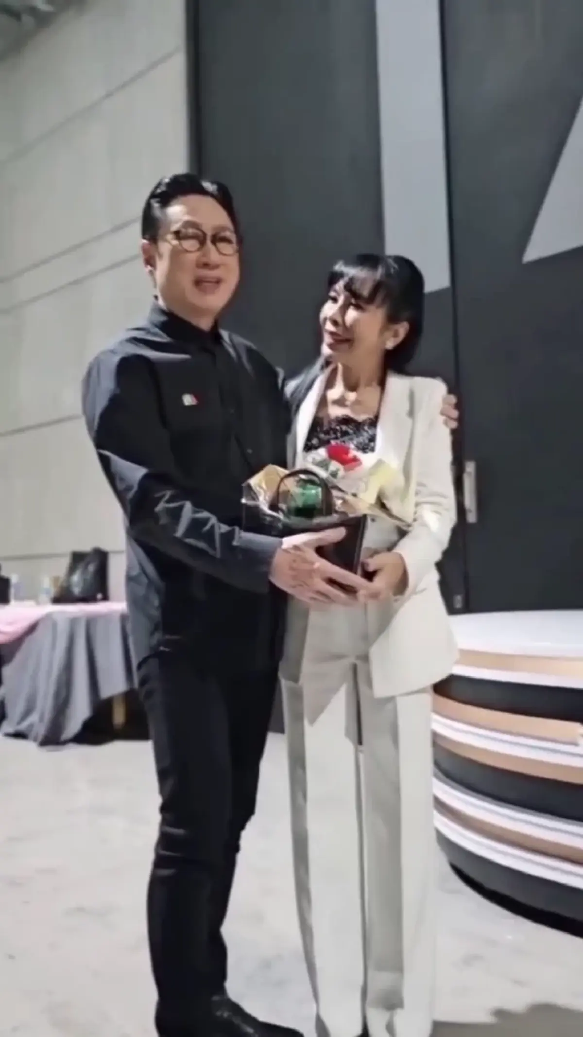 ภาพจำในตำนาน! ตั๊ก มยุรา กลับบ้านเวิร์คพอยท์ เจอพี่ชายคนสนิท