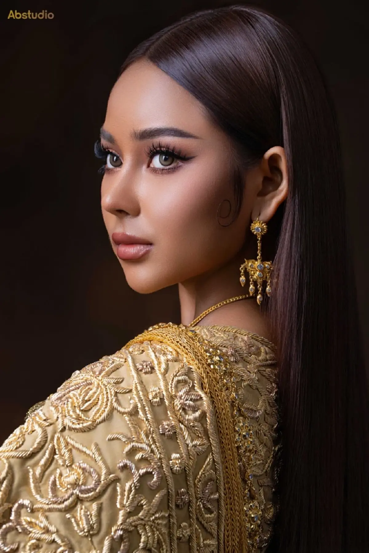 ระอุอีกระลอก! นางงามกัมพูชาโพสต์ชุดราชสำนัก ชาวไทยแห่จับผิด