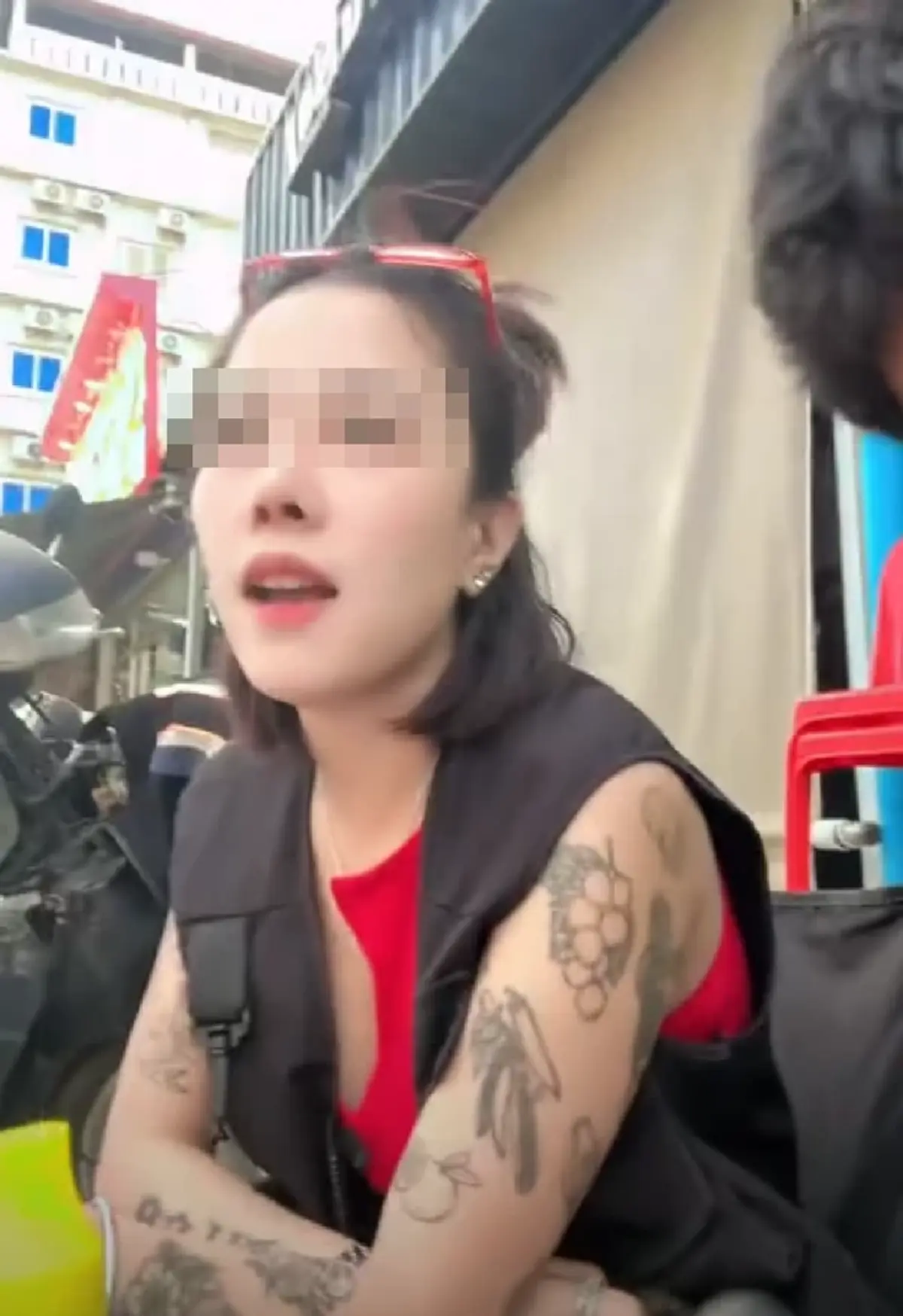 รู้จัก น้องมาเฟีย สาวไทยปากแซ่บในเขมร เพจดังแฉวีรกรรมไม่ธรรมดา