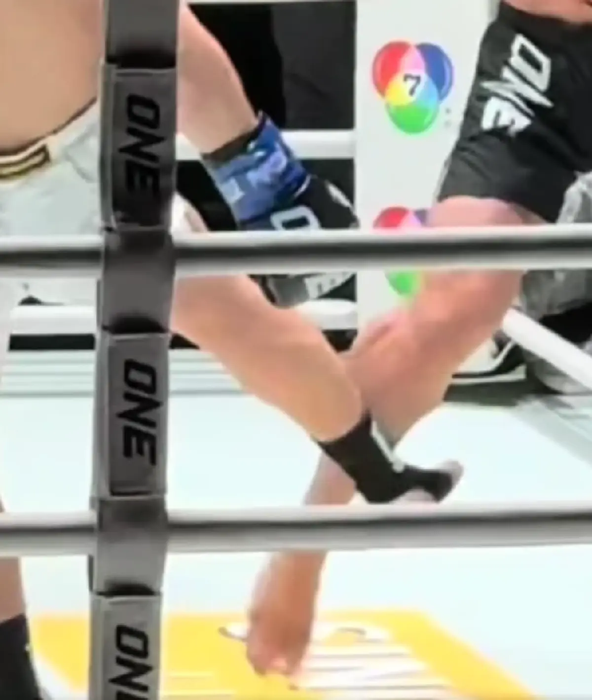 เปิดชัดๆจังหวะ "ตะวันฉาย" ถูก "หลิว เมิงหยาง" เตะตัดขา ลงไปนั่ง