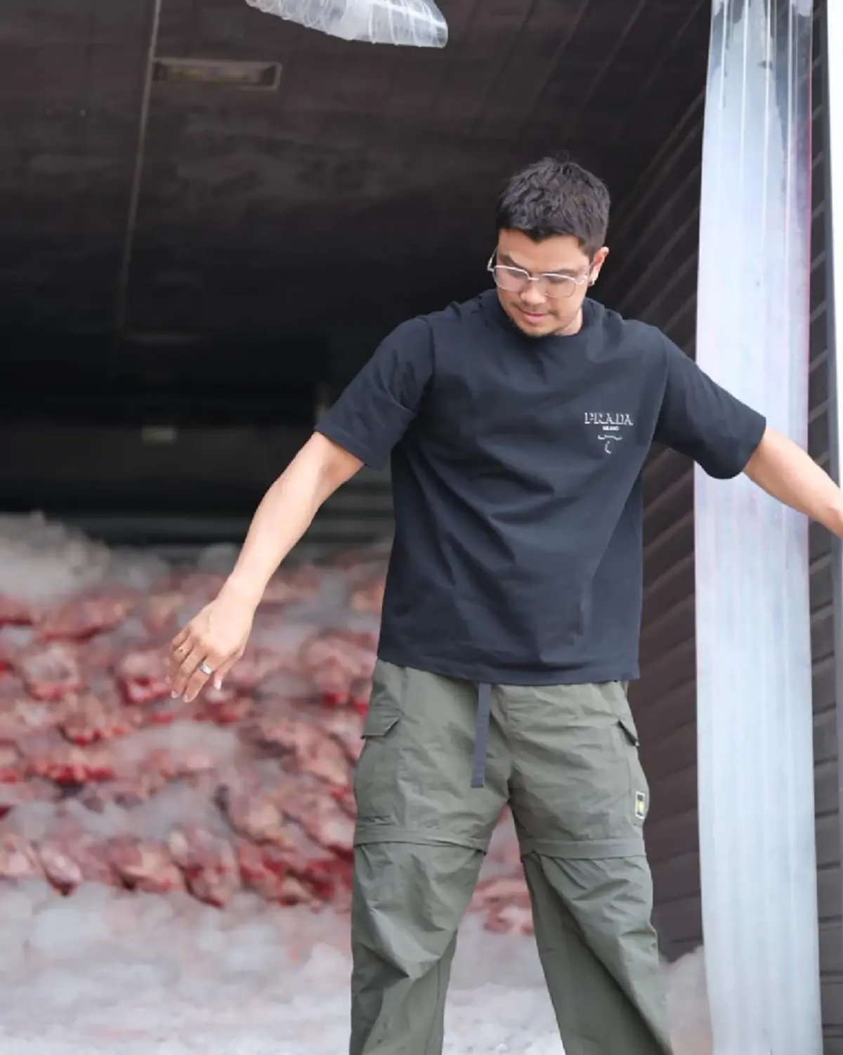 ใจบุญไม่เคยหาย “หนุ่ม กะลา” ส่งไก่สด 1 ตัน ช่วยผู้อพยพสระแก้ว