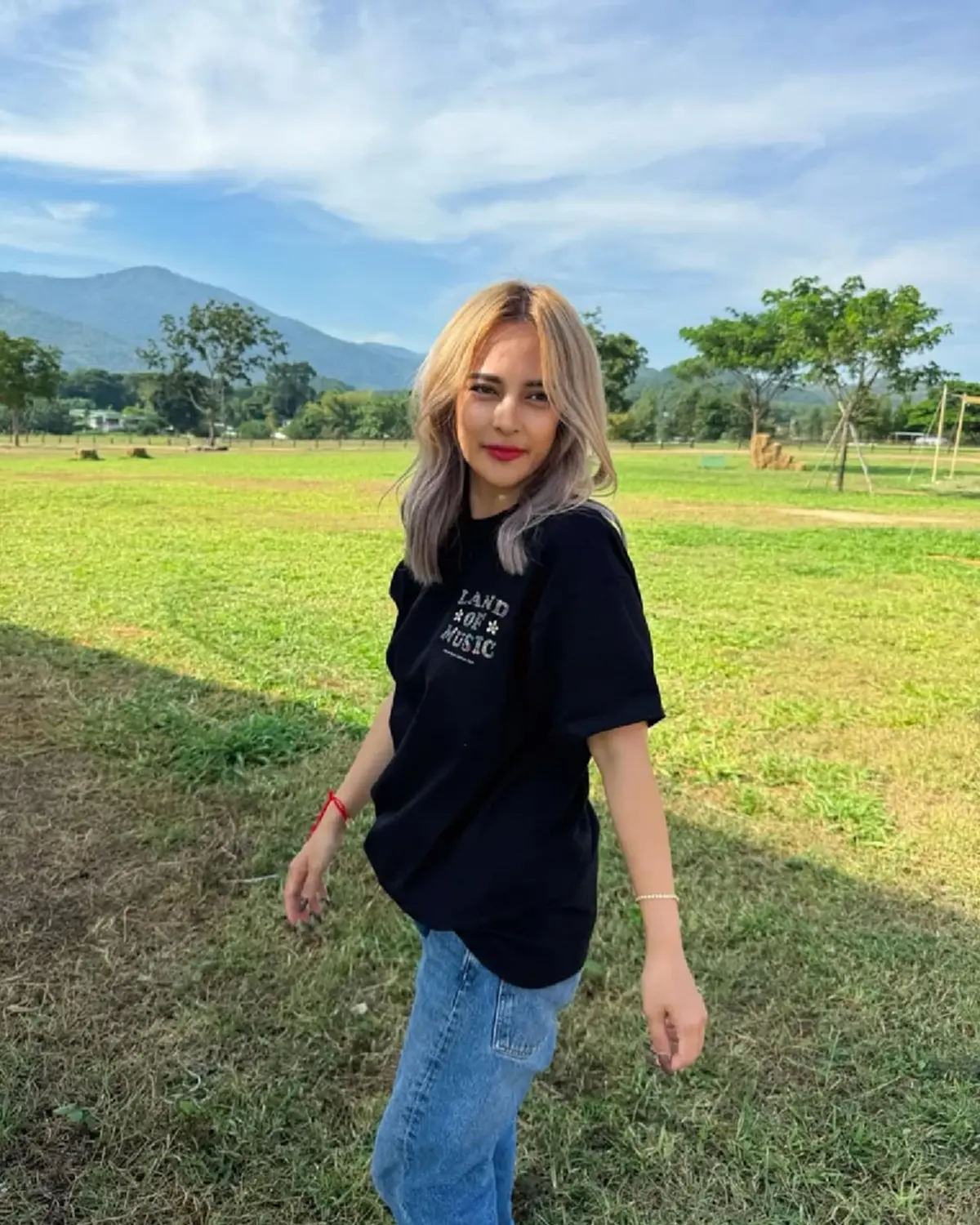 ทนายสายหยุด โพสต์ภาพคู่ นานา ไรบีนา หลังศาลอนุญาตให้ประกันตัว